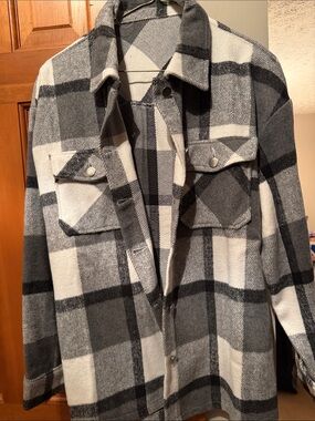 Women’s Black & White Plaid Overshirt Jacket